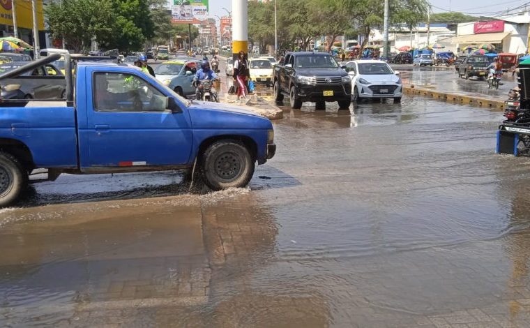 Más de 6 mil piuranos afectados por colapso de desagües en avenidas principales de la ciudad