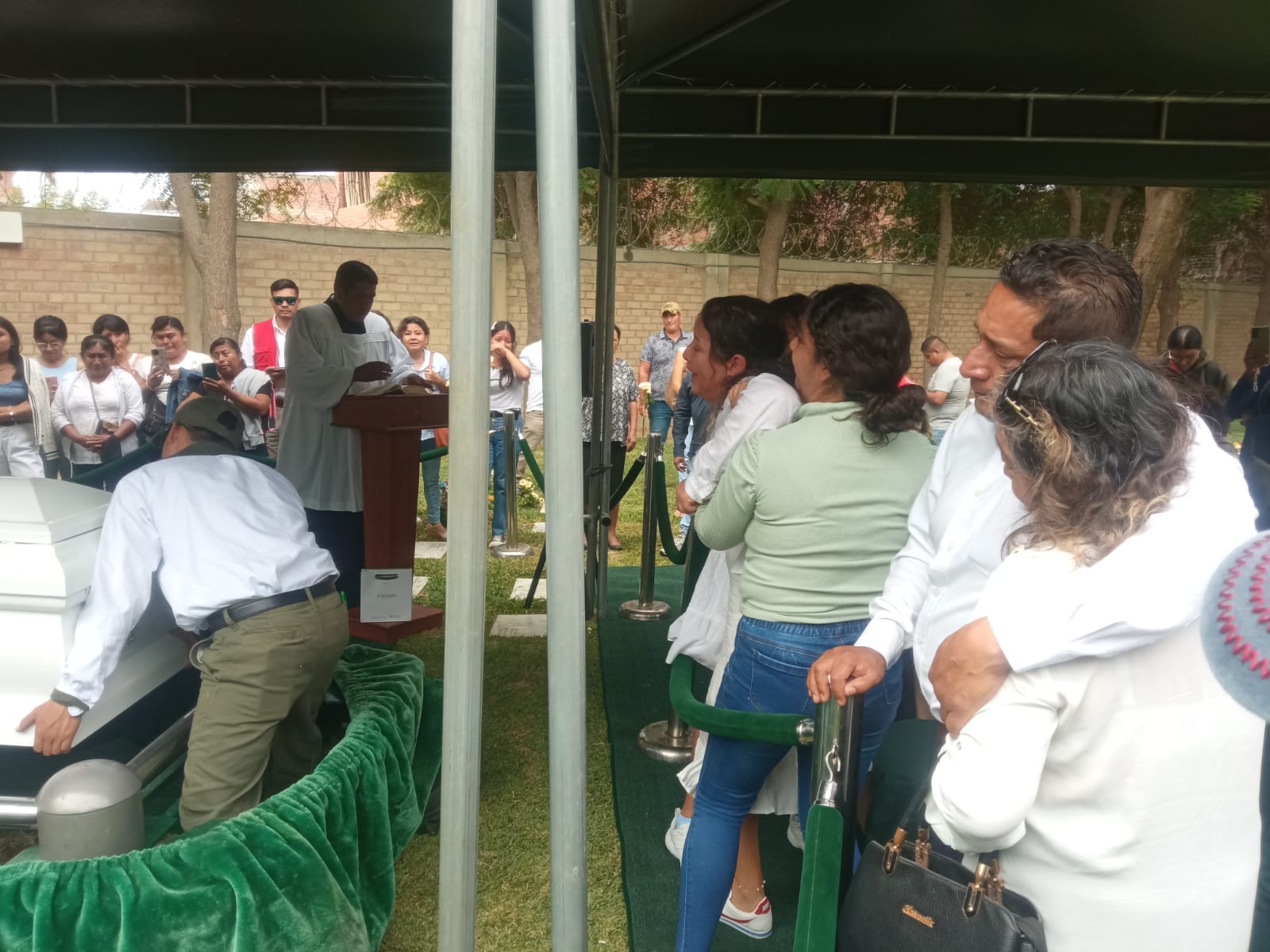 Piura: dan el último adiós a Adriana y familiares exigen justicia