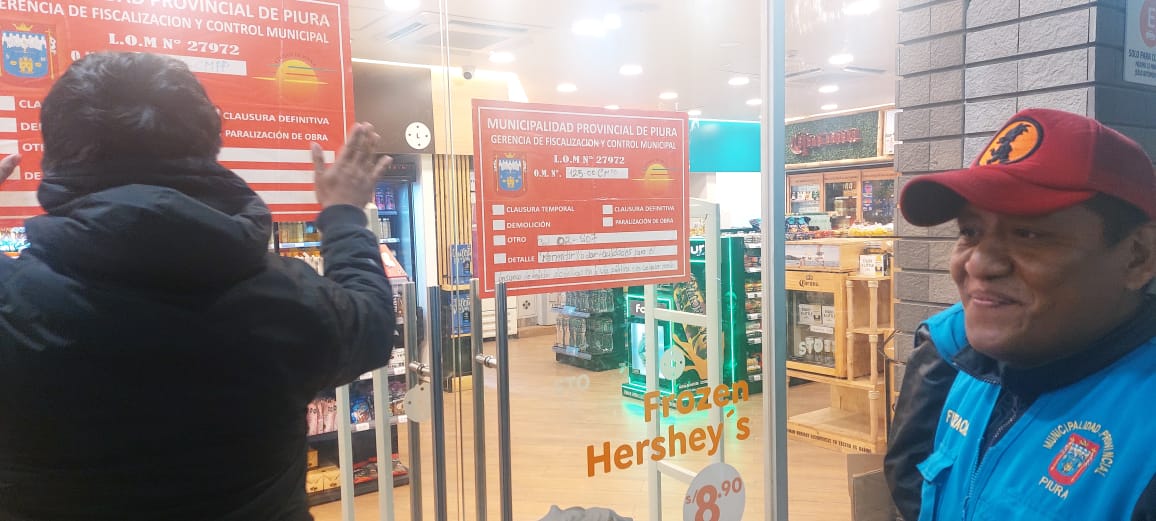 Piura: Clausuran minimarket del grifo Mega por facilitar consumo de bebidas alcohólicas en la vía pública