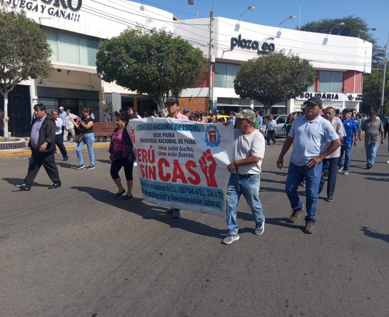 Piura: Trabajadores sindicalizados del Sector Público protestaron por las calles del centro