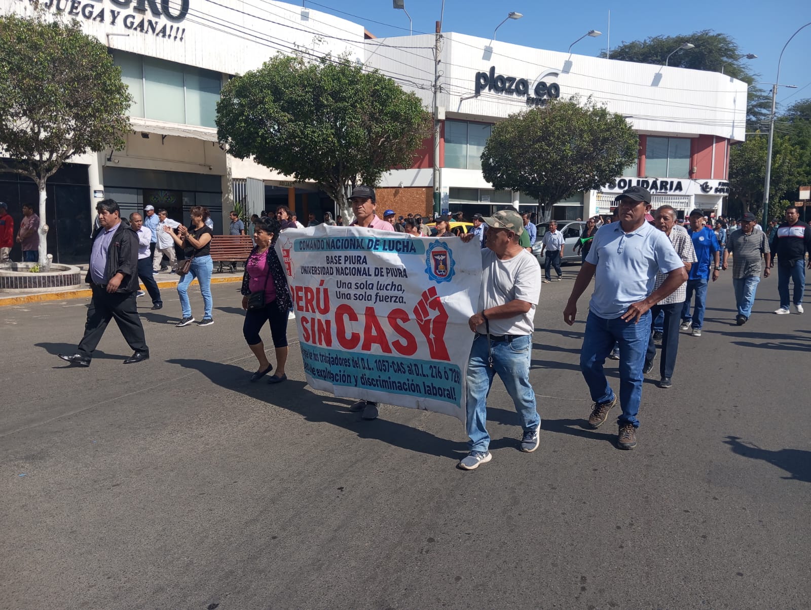 Piura: Trabajadores sindicalizados del Sector Público protestaron por las calles del centro