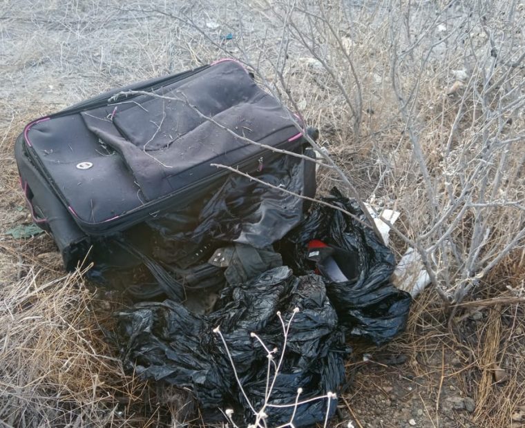 Encuentran cadáver escondido en una maleta en la vía Paita-Sullana