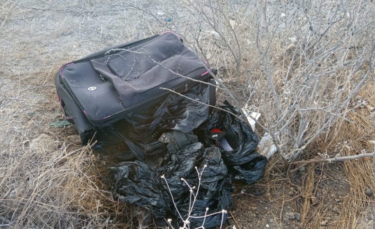Encuentran cadáver escondido en una maleta en la vía Paita-Sullana