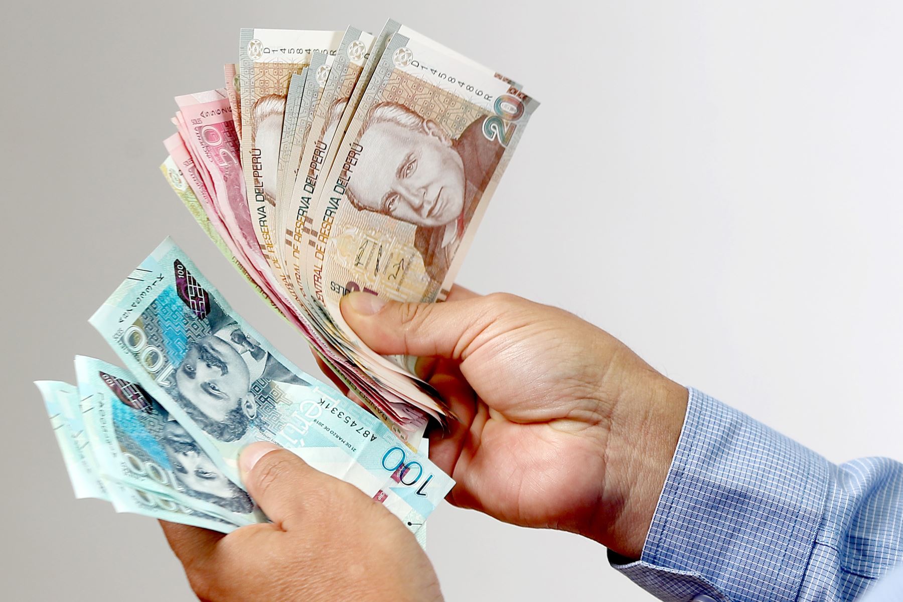 Vence el plazo: Trabajadores del sector privado deberán recibir hoy su gratificación