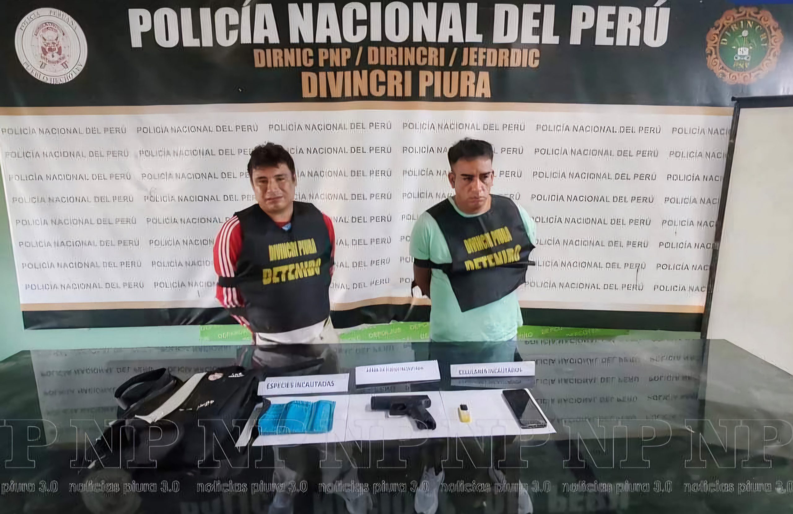 Piura: sujetos fueron intervenidos al interior de una cantina portando un arma de fuego
