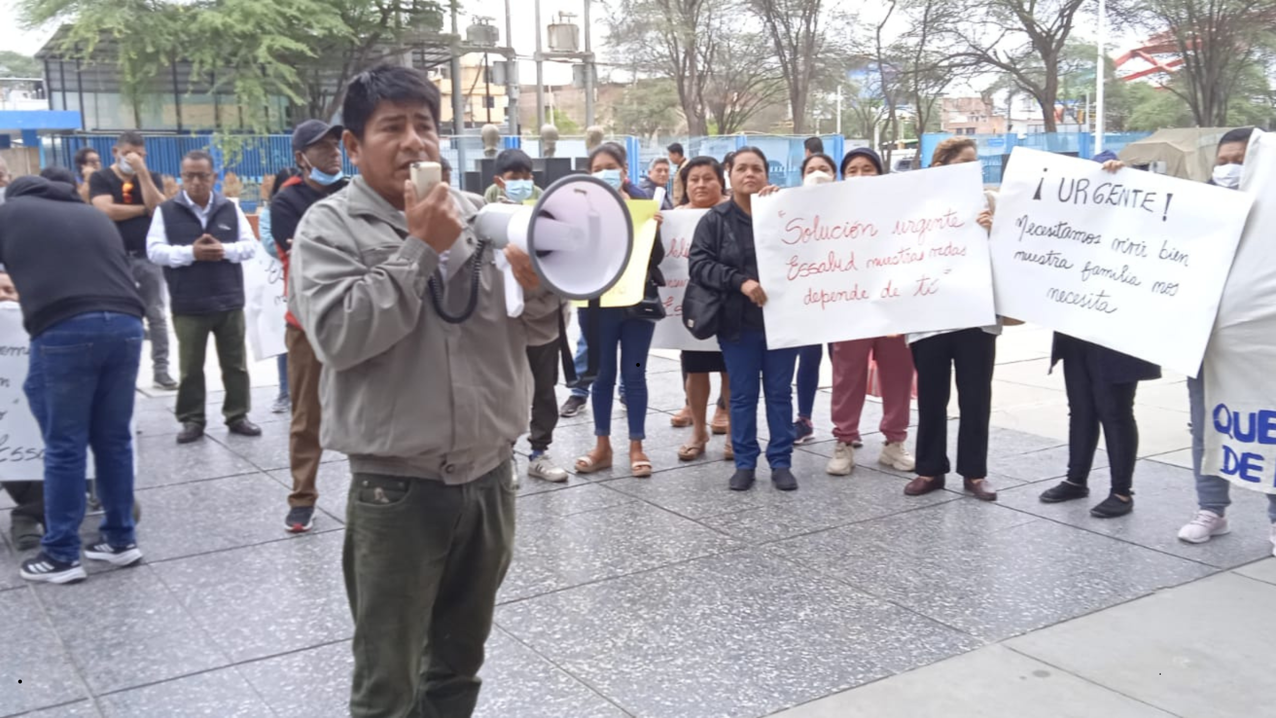 Piura: pacientes de hemodiálisis realizan una nueva protesta