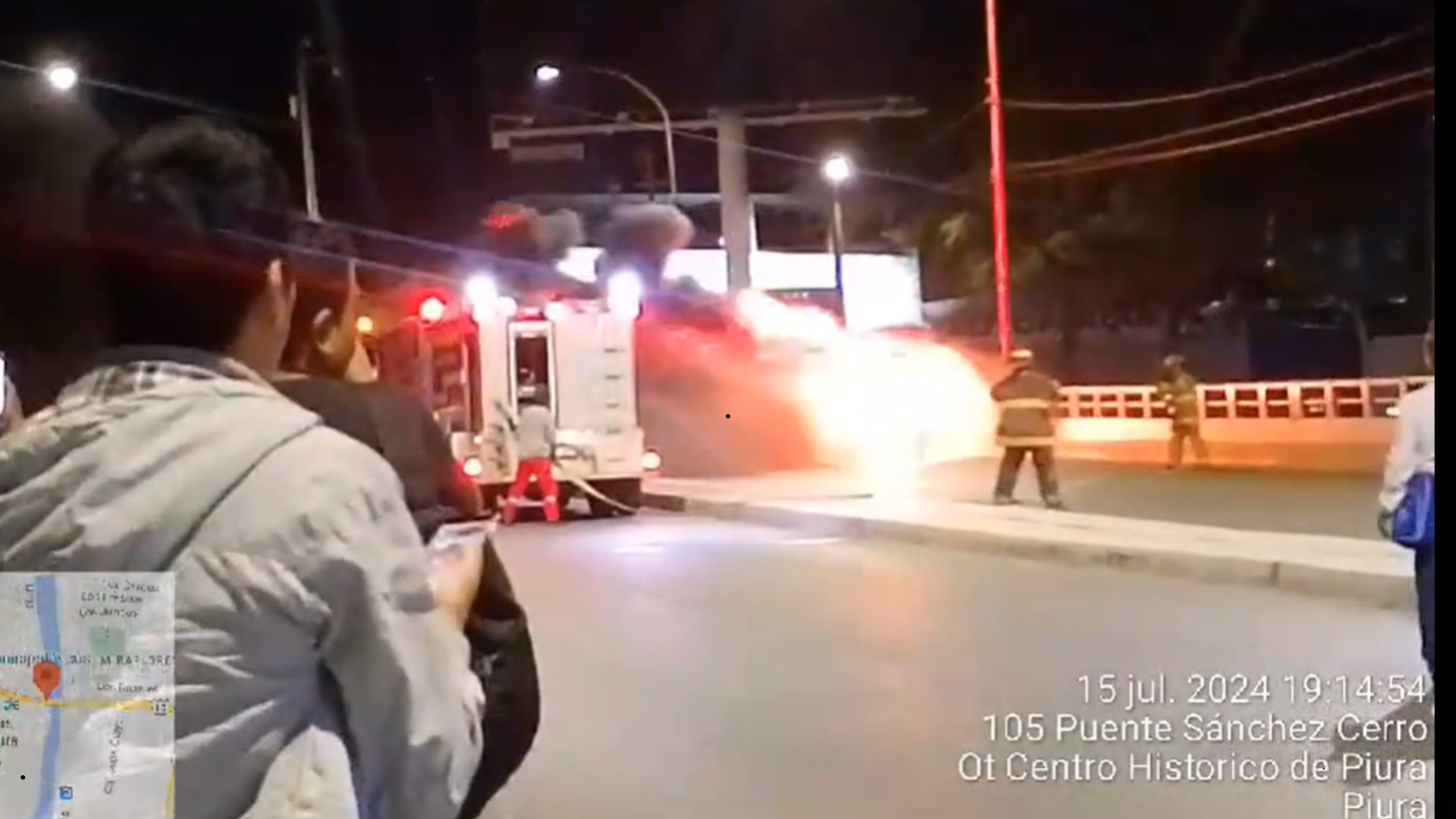 Piura: auto se incendia en puente Sánchez Cerro