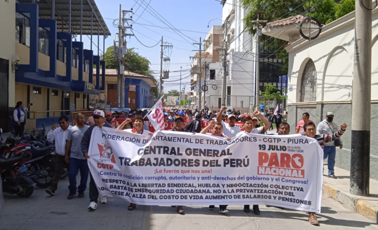 Piura: trabajadores marchan exigiendo aumento salarial y renuncia de Dina Boluarte