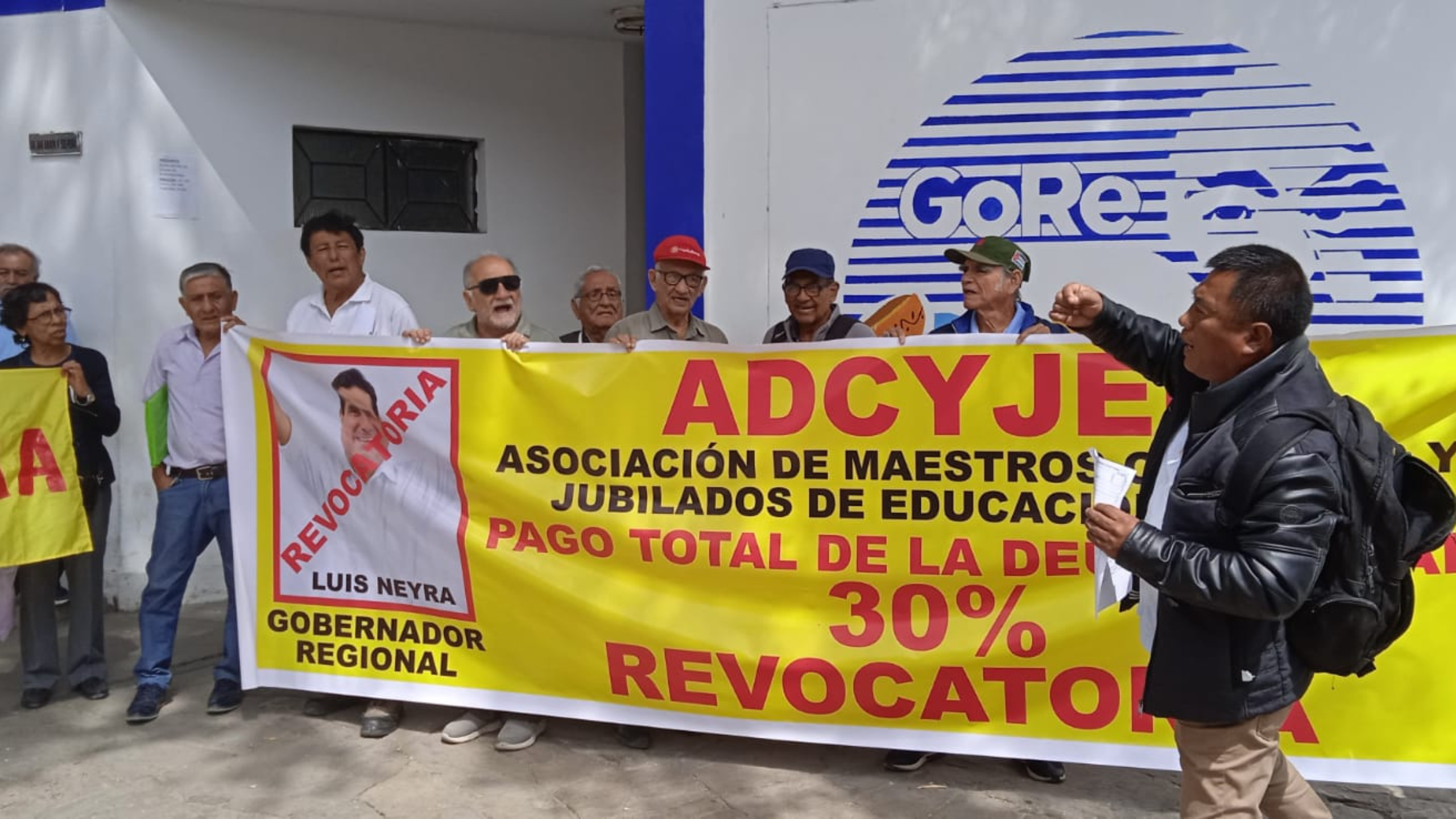 Piura: profesores cesantes y jubilados reclaman el pago de la deuda social