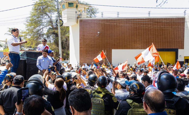 Piura: gobernador defenderá de incursión de buques chinos al mar de la región