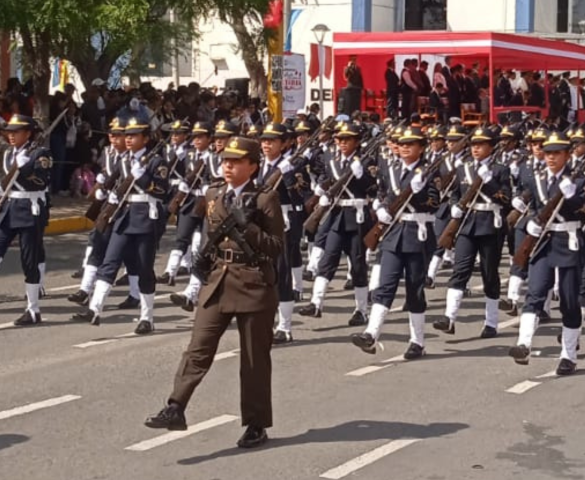 Piura: cientos de familias disfrutaron del desfile cívico militar