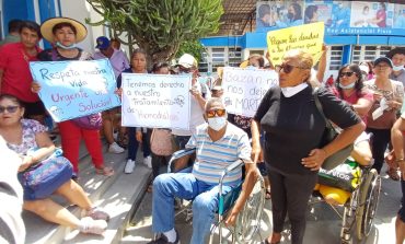 Piura: Familiares y pacientes con problemas renales protestan en hospital por falta de atención