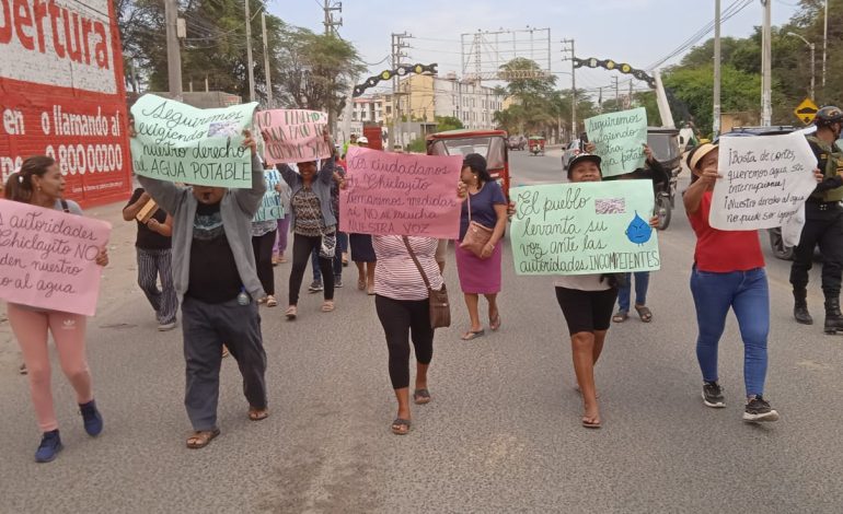 Piura: Vecinos de Chiclayito protestan por falta de agua en sus viviendas
