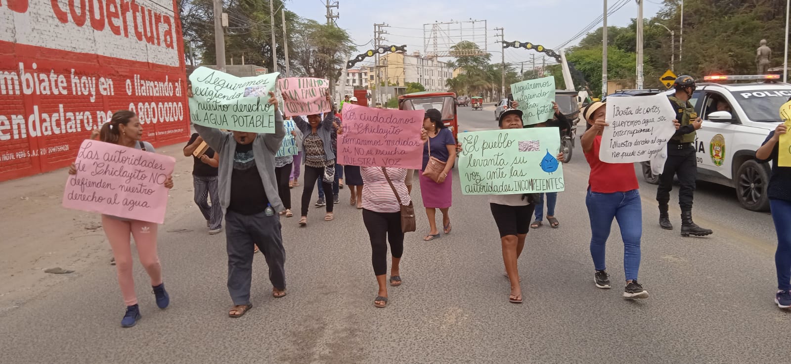 Piura: Vecinos de Chiclayito protestan por falta de agua en sus viviendas