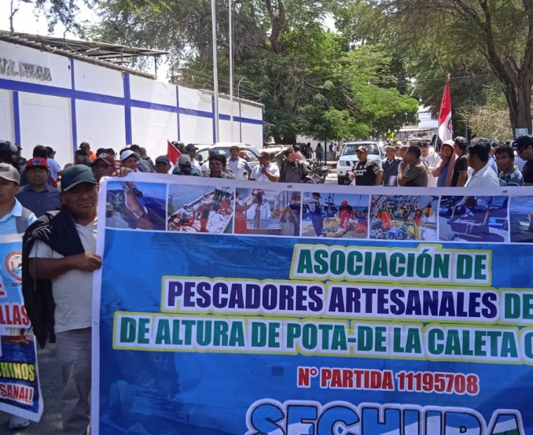 Piura: Los pescadores marchan para exigir al gobierno ponga freno a barcos chinos