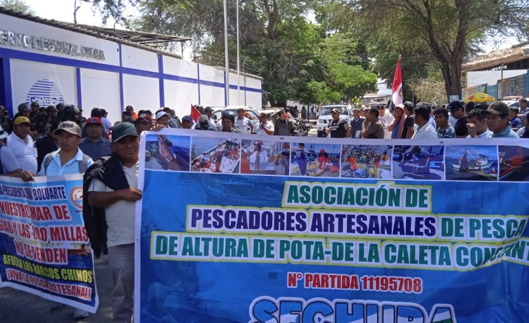 Piura: Los pescadores marchan para exigir al gobierno ponga freno a barcos chinos