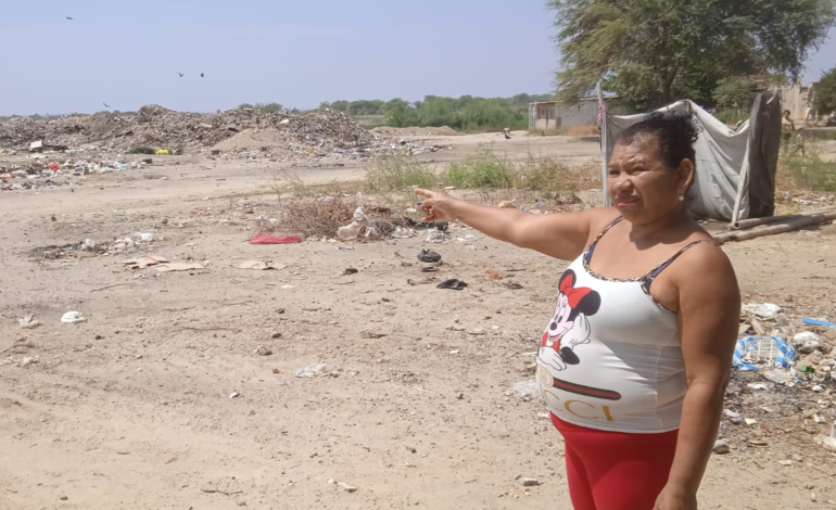 Piura: Vecinos exigen erradicar botadero de basura en el campo papal de Castilla