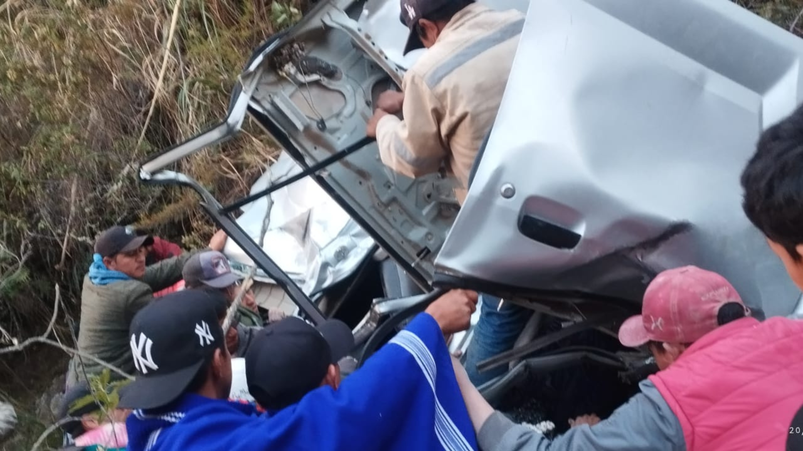 Trágico accidente en Huancabamba: Minivan cae a un abismo y deja seis fallecidos