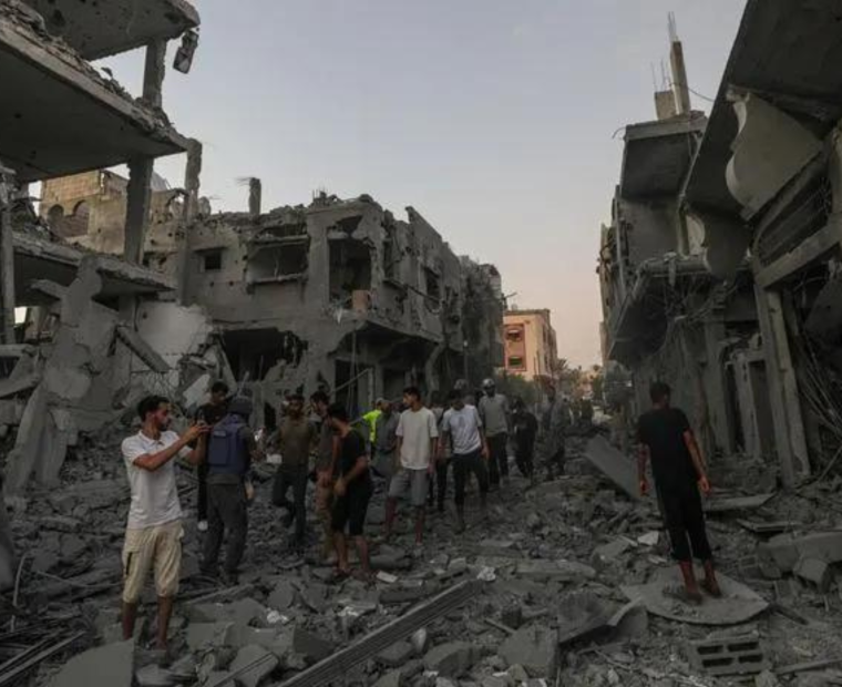 Tragedia en Gaza: más de 100 muertos tras bombardeo israelí a escuela refugio