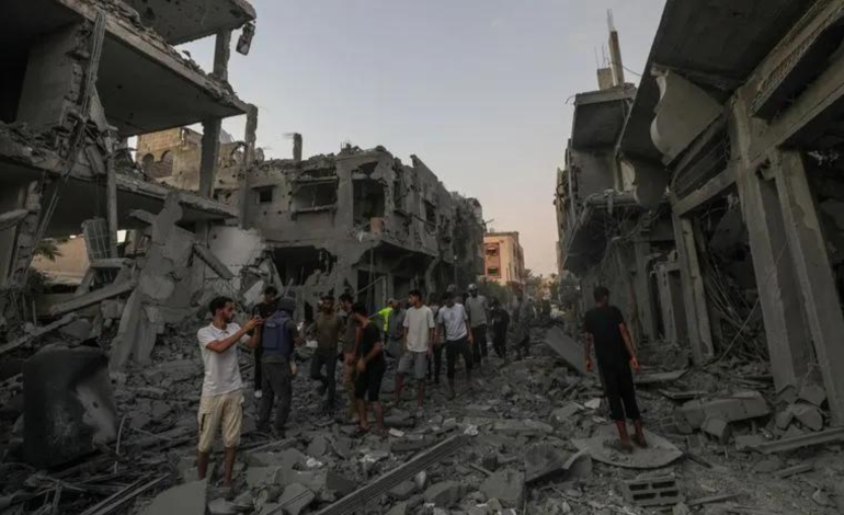 Tragedia en Gaza: más de 100 muertos tras bombardeo israelí a escuela refugio