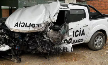 Camioneta policial queda destrozada tras impactar con camión de basura en Sullana