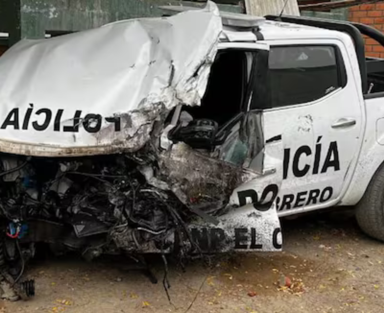 Camioneta policial queda destrozada tras impactar con camión de basura en Sullana