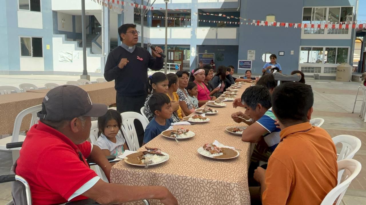 Piura: Parroquia San Martín de Tours de Sechura ofreció alimentos a niños y ancianos