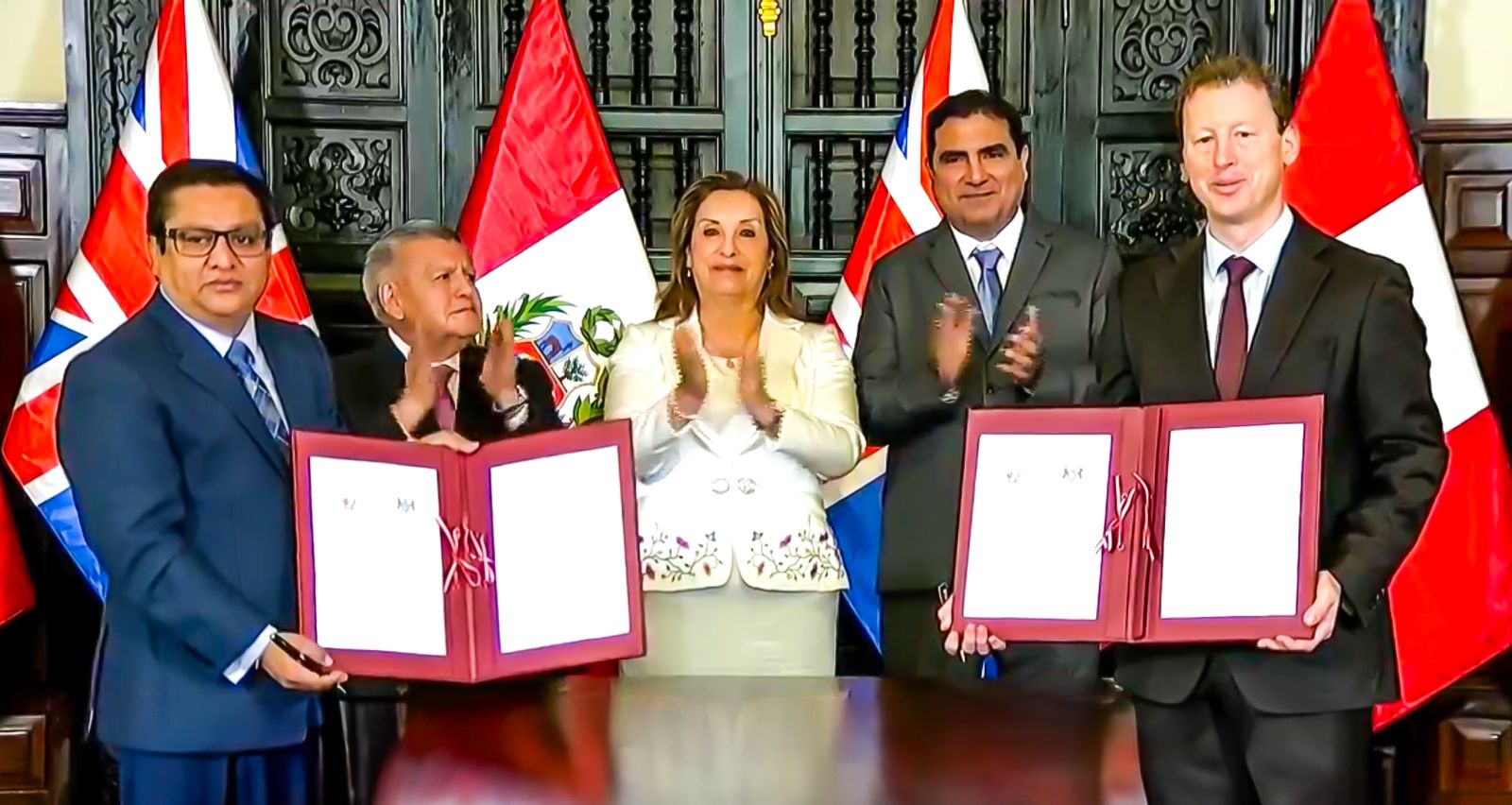 Piura: Firman contrato para que el Reino Unido construya el Hospital de Alta Complejidad