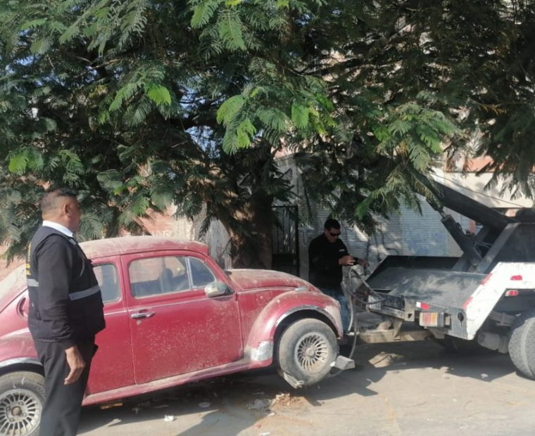 Piura: Retiran vehículo abandonado cerca de avenida ex Circunvalación