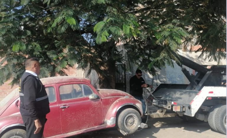 Piura: Retiran vehículo abandonado cerca de avenida ex Circunvalación