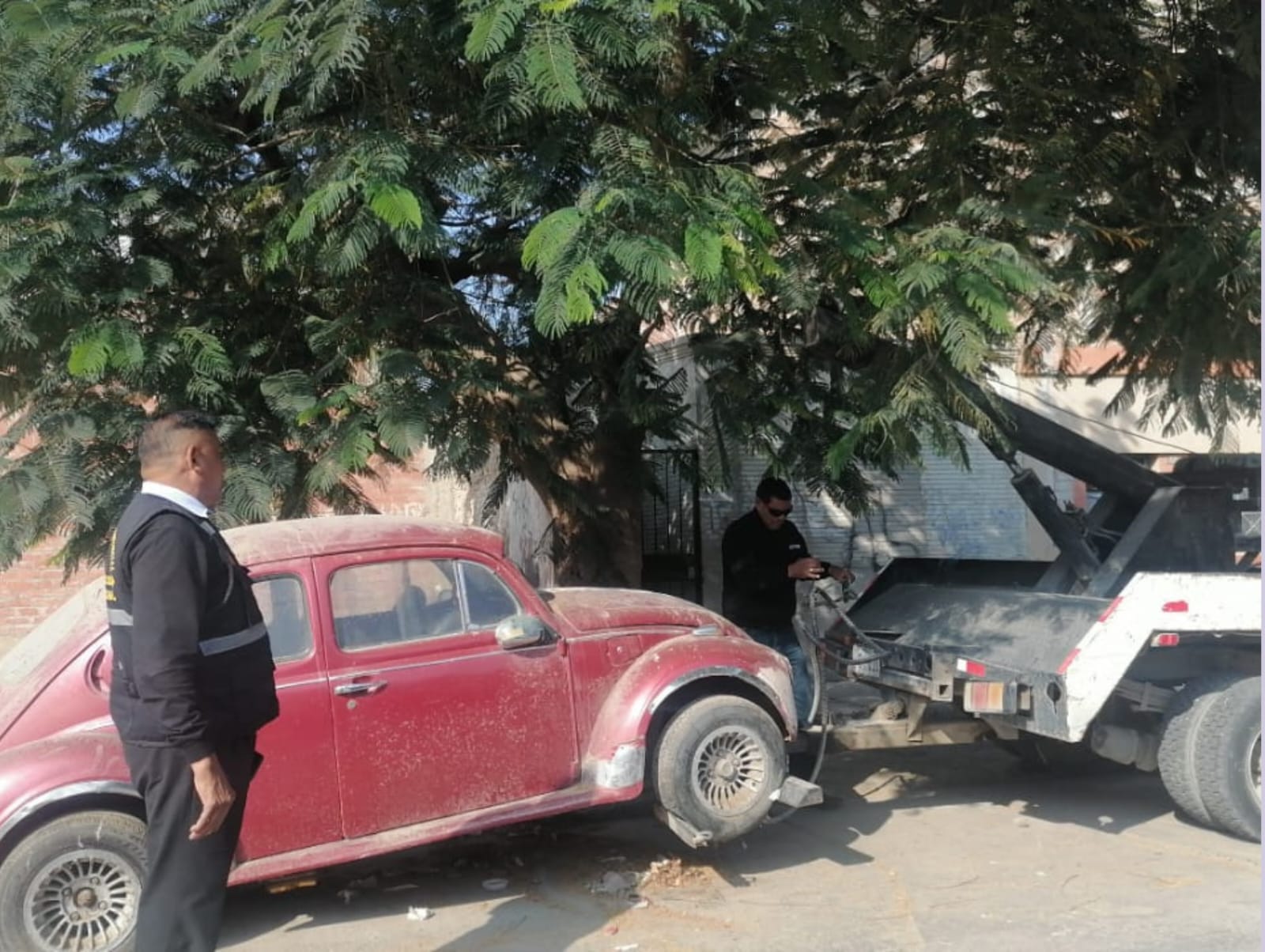 Piura: Retiran vehículo abandonado cerca de avenida ex Circunvalación