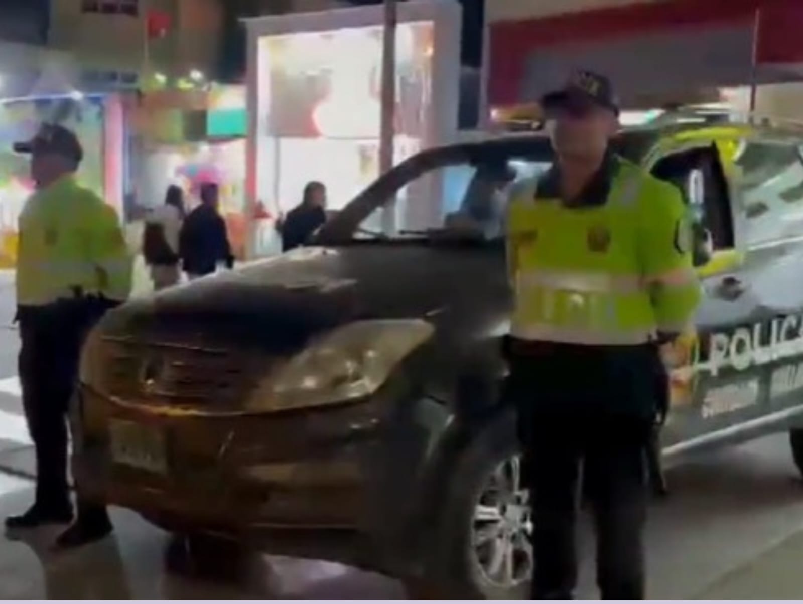 Piura: A disposición a policías que dormían en patrullero en Plaza de Armas de Sullana