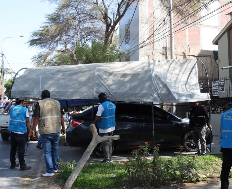 Piura: Desmantelan construcción que invadía y bloqueaban el espacio público