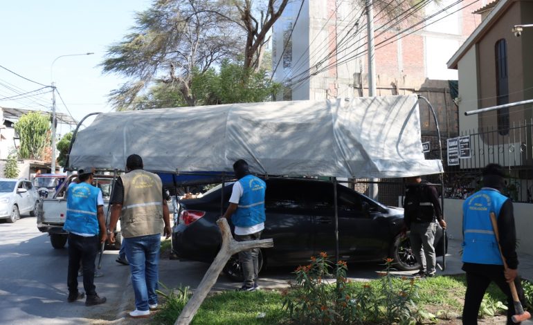 Piura: Desmantelan construcción que invadía y bloqueaban el espacio público