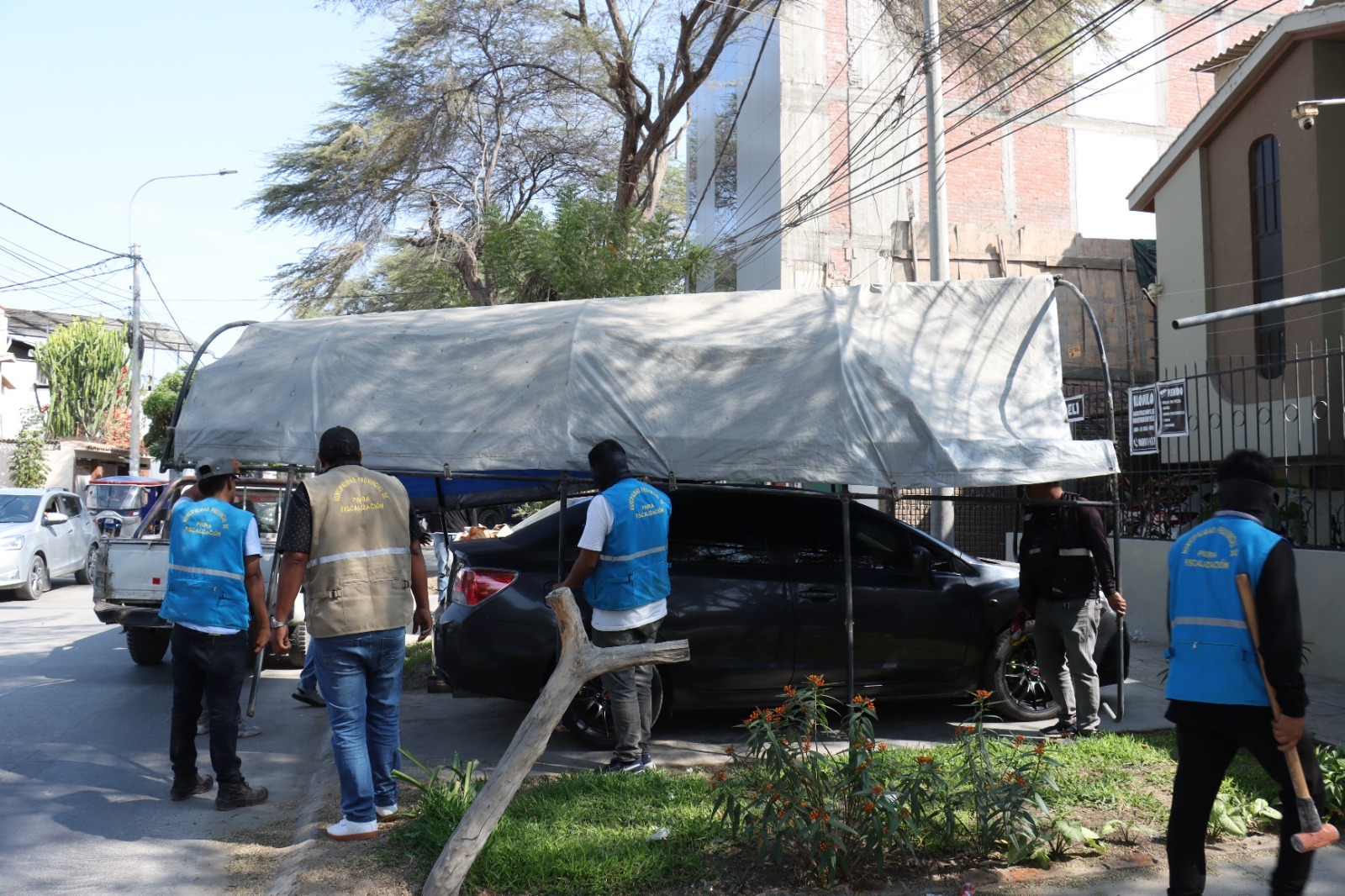 Piura: Desmantelan construcción que invadía y bloqueaban el espacio público