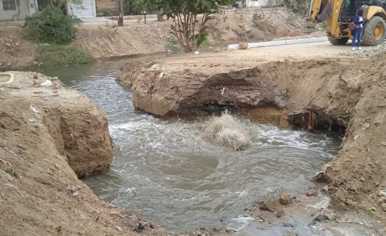 Piura: Aguas servidas inundan el dren 1308 y afectan a cientos de familias