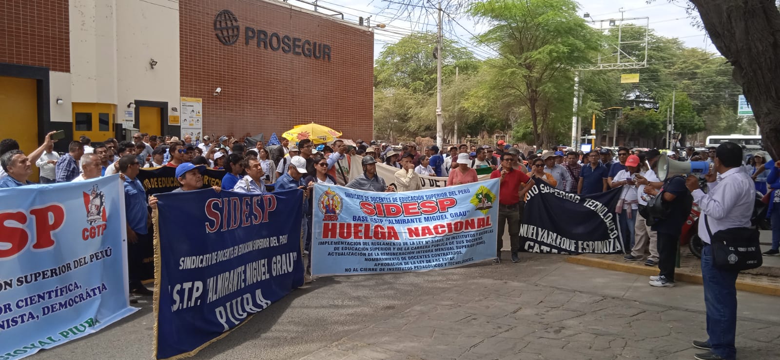 Docentes de educación superior acatan huelga nacional