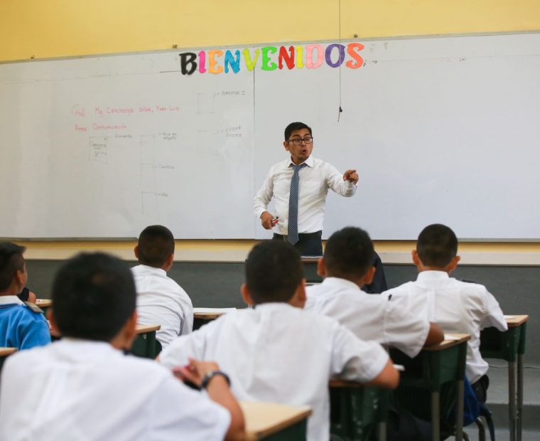 Profesores y auxiliares nombrados y contratados recibirán S/380 de bono extraordinario