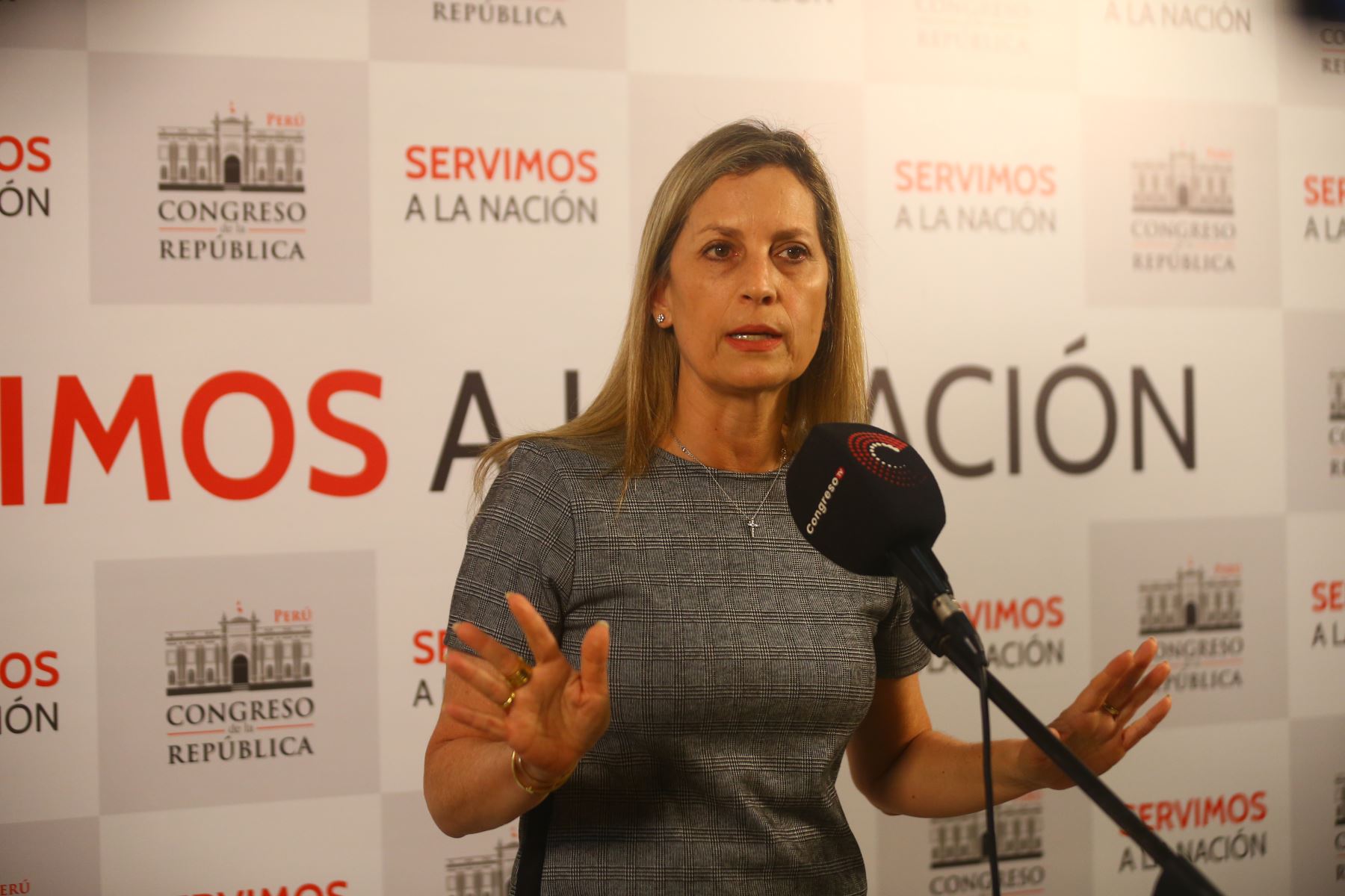 Proponen inhabilitación permanente a maestros destituidos por abuso sexual y corrupción