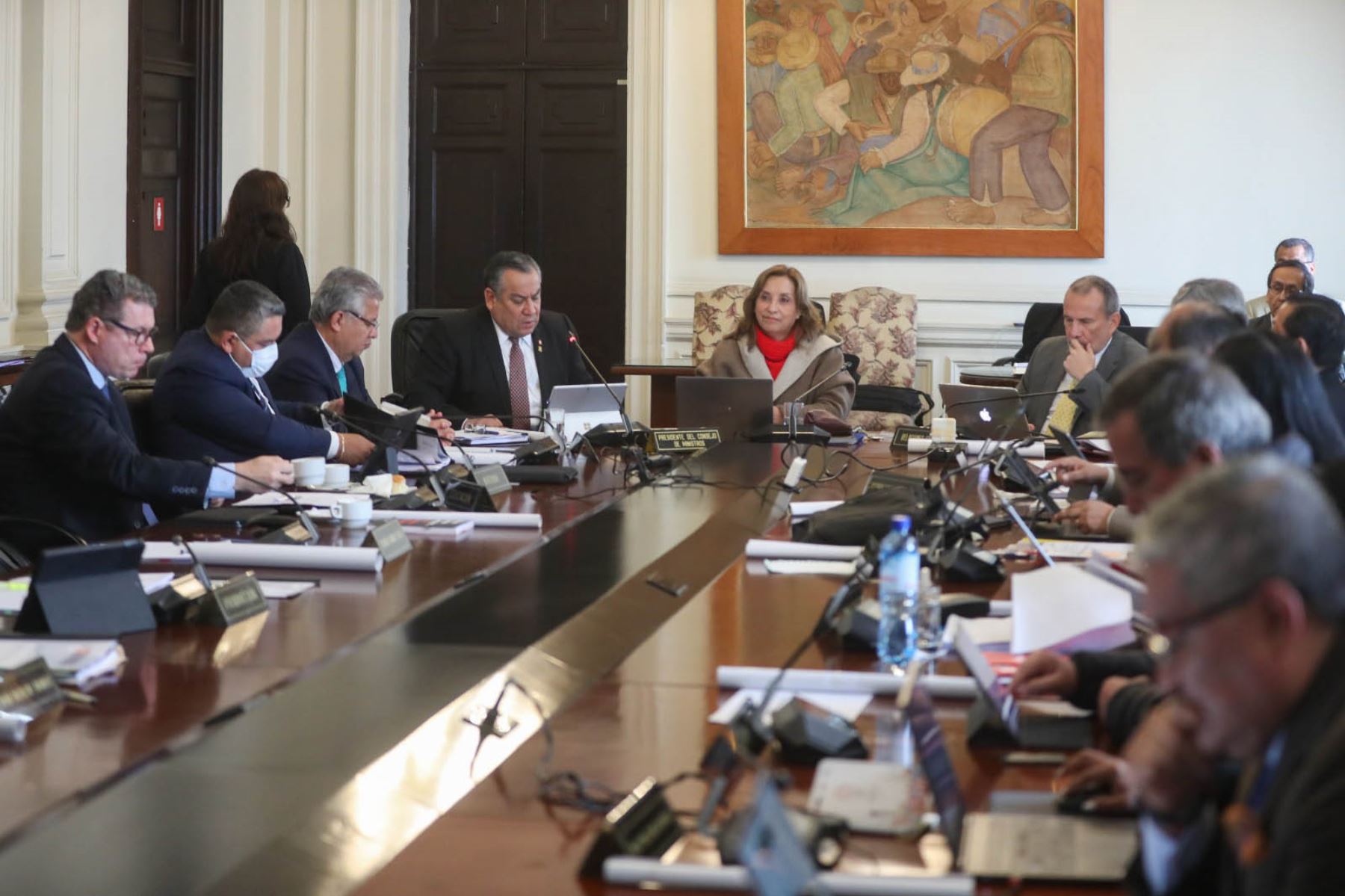 Gabinete: Renovado consejo de ministros estudia planes para enfrentar la delincuencia
