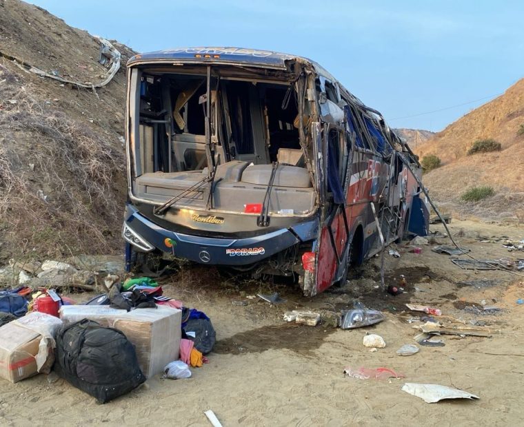 Piura: Máncora llora la partida de nieta y abuela en accidente de bus El Dorado