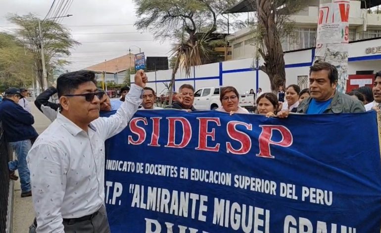 Piura: Desalojan a estudiantes del Instituto Tecnológico y exigen al GORE plan de contingencia