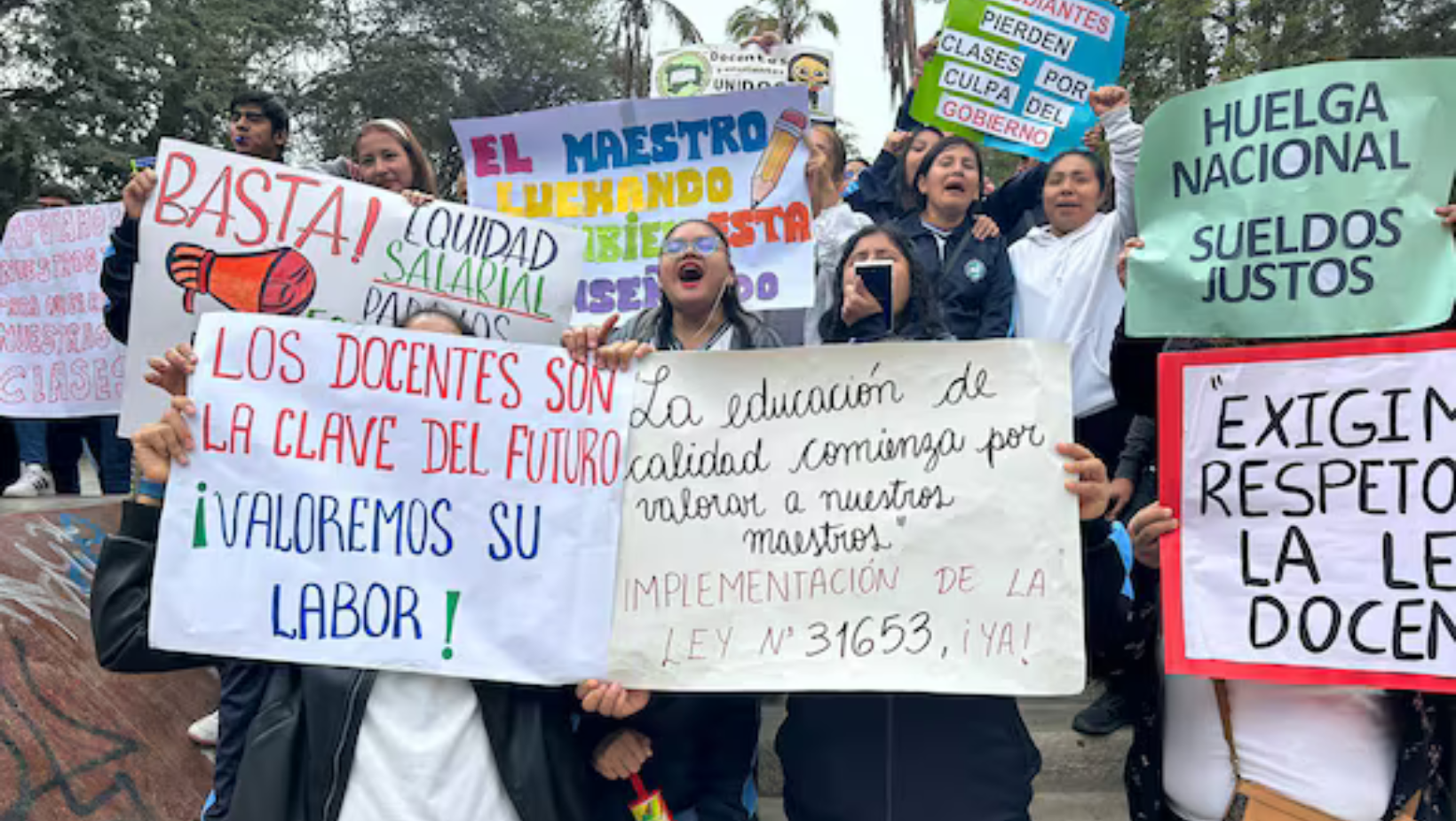 Más de mil estudiantes en riesgo de perder ciclo académico por huelga de docentes en Piura