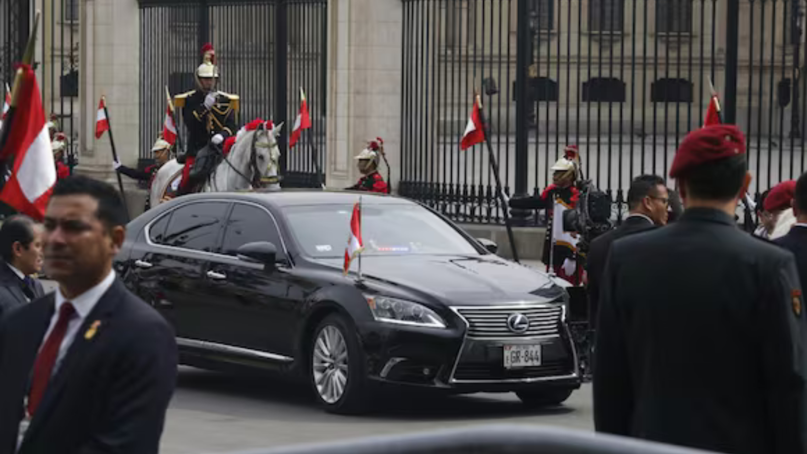 Identifican a conductor del vehículo presidencial vinculado a presunta fuga de Vladimir Cerrón