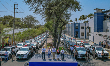 GORE Piura entrega 120 camionetas a PNP: presidenta asiste a ceremonia