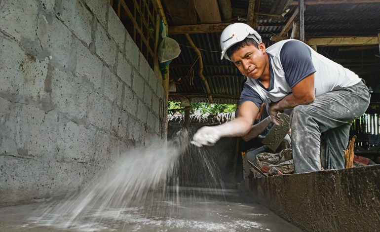 Sueños en Concreto: Programa de Pacasmayo que reemplaza pisos de tierra por pisos de concreto