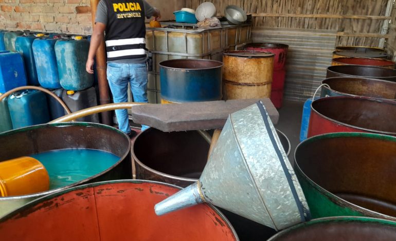 Piura: Policía interviene vivienda donde  se almacenaba combustible de manera informal