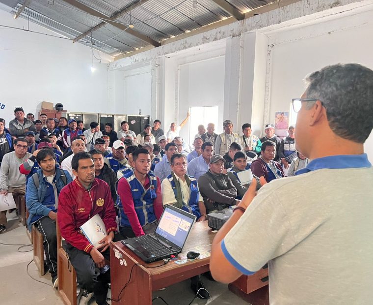 Capacita a conductores sobre infracciones y multas de tránsito en Piura