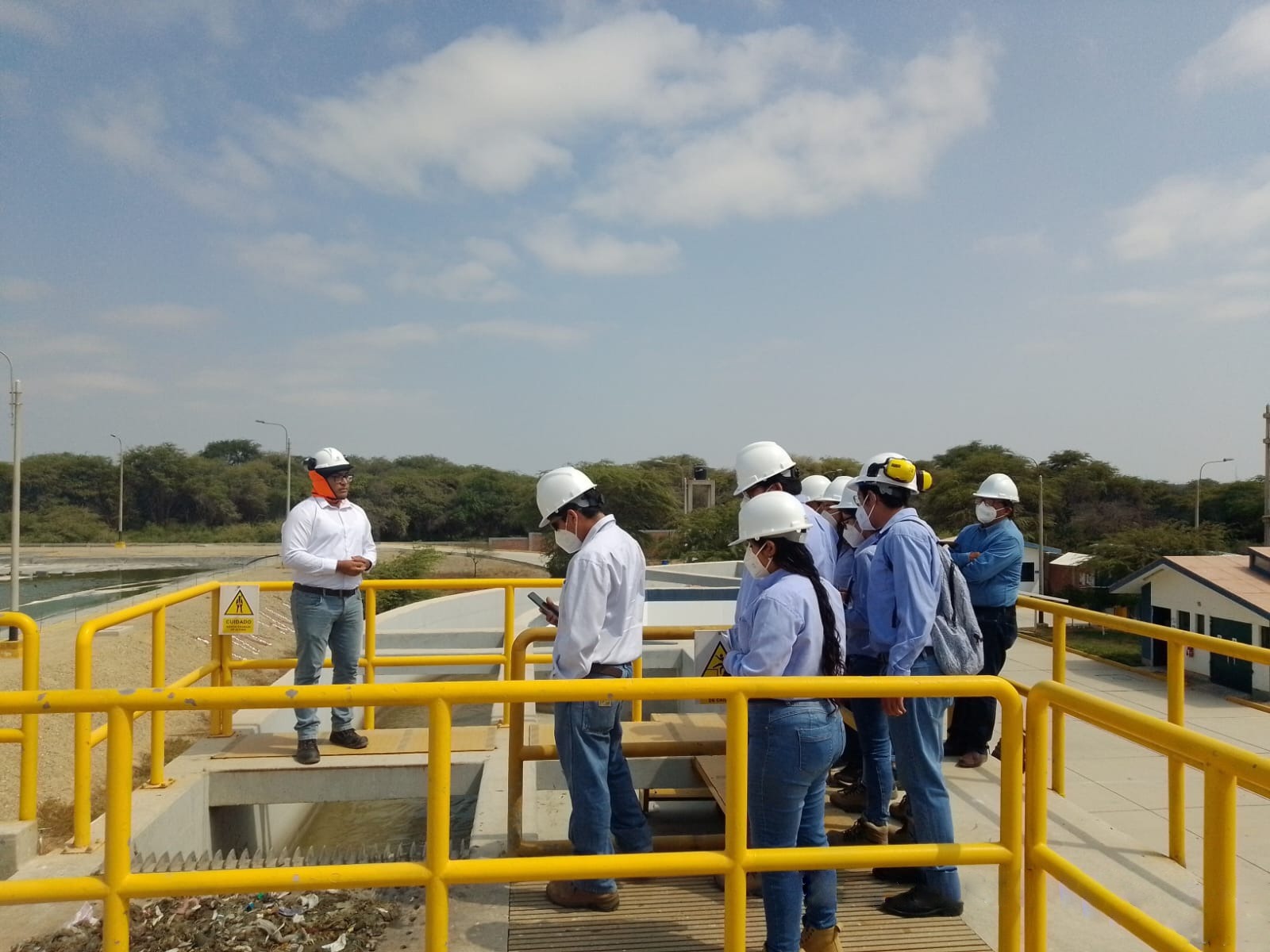 Alumnos de la Universidad Nacional de Piura realizan visita a PTAR San Martín