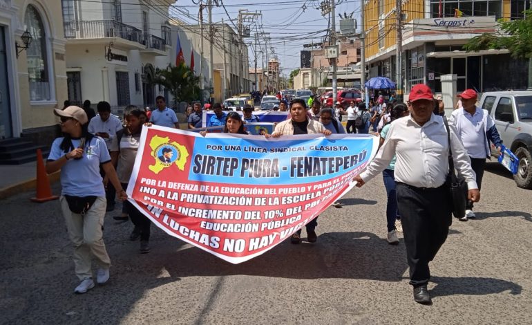 Piura: Maestros marchan en rechazo al poco apoyo del Gobierno hacia la educación